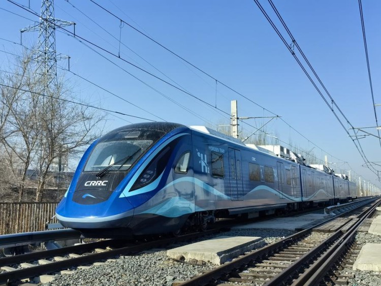 (240322) -- BEIJING, March 22, 2024 (Xinhua) -- A hydrogen-powered urban train runs on a test track in Changchun, northeast China's Jilin Province, March 21, 2024. China's first independently developed hydrogen-powered urban train completed a test at a speed of 160 kph on Thursday, marking a breakthrough in the application of hydrogen energy in rail transit. (CRRC Changchun Railway Vehicles Co., Ltd./Handout via Xinhua)